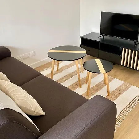 Beautiful T2 Tastefully Renovated Terrace - Madeleine