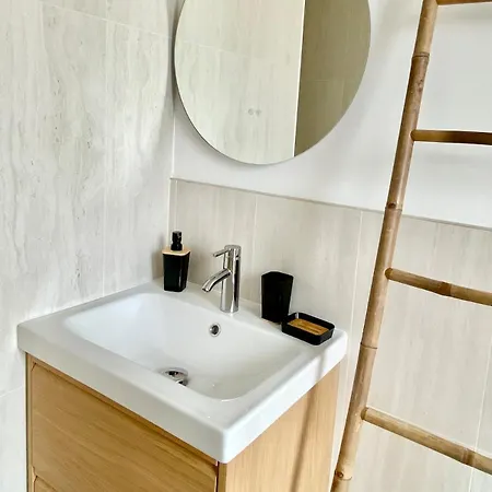 Beautiful T2 Tastefully Renovated Terrace - Madeleine